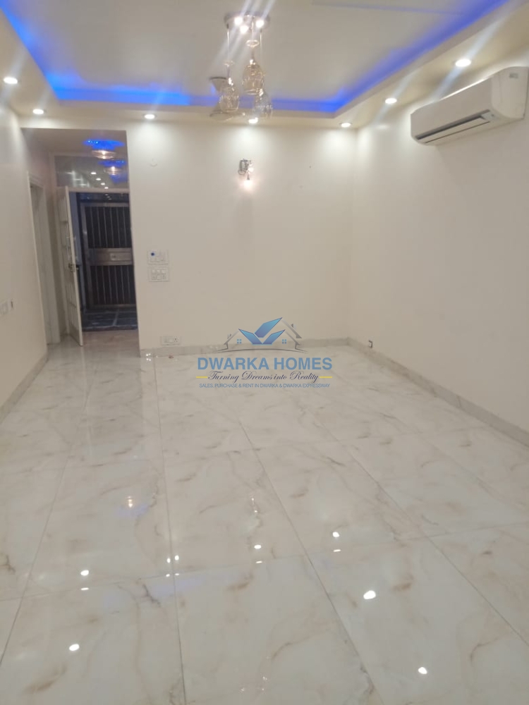 4bhk 4 bathroom servant room is available for sale in Vedanta Apartment sector 23 Dwarka Delhi